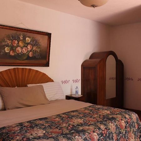 Hotel Posada Chamacuero Comonfort ภายนอก รูปภาพ