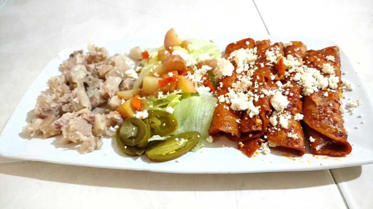 Hotel Posada Chamacuero Comonfort ภายนอก รูปภาพ
