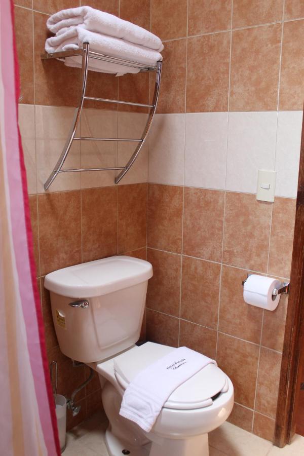 Hotel Posada Chamacuero Comonfort ภายนอก รูปภาพ