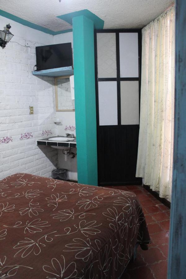 Hotel Posada Chamacuero Comonfort ภายนอก รูปภาพ