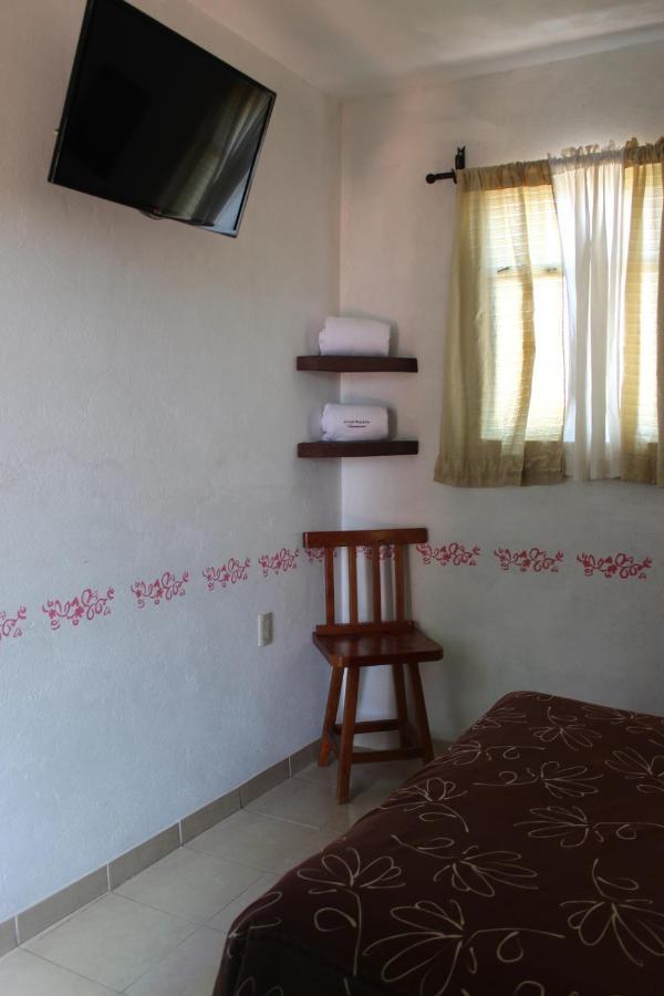 Hotel Posada Chamacuero Comonfort ภายนอก รูปภาพ