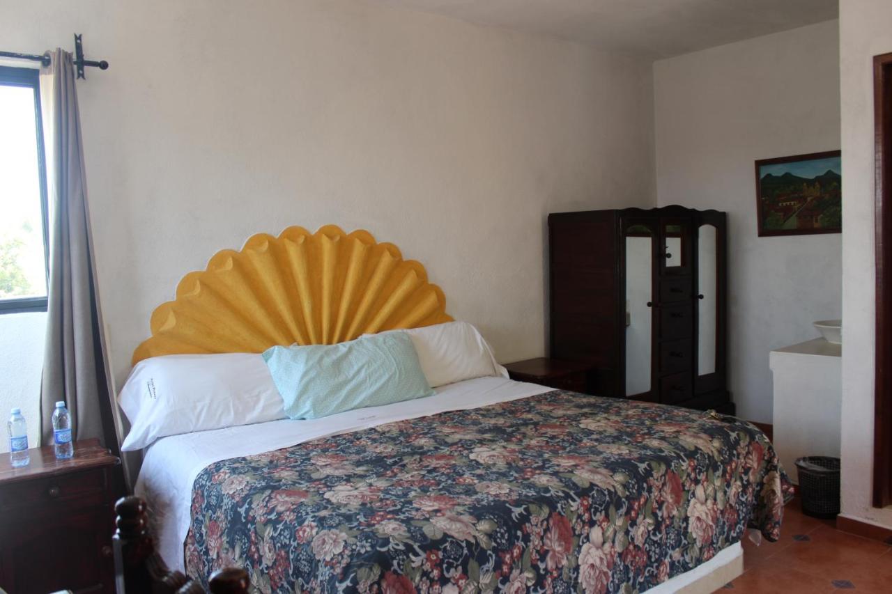 Hotel Posada Chamacuero Comonfort ภายนอก รูปภาพ