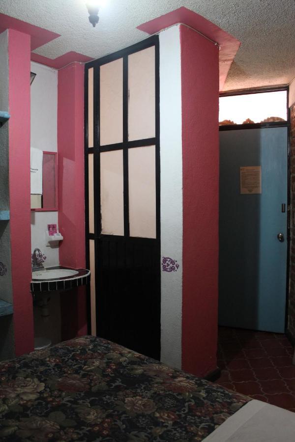 Hotel Posada Chamacuero Comonfort ภายนอก รูปภาพ