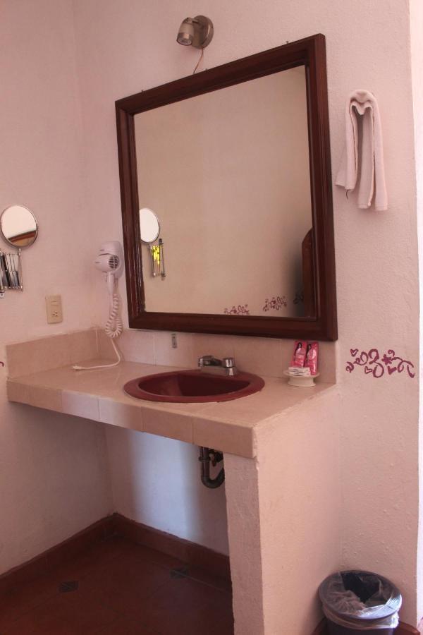 Hotel Posada Chamacuero Comonfort ภายนอก รูปภาพ