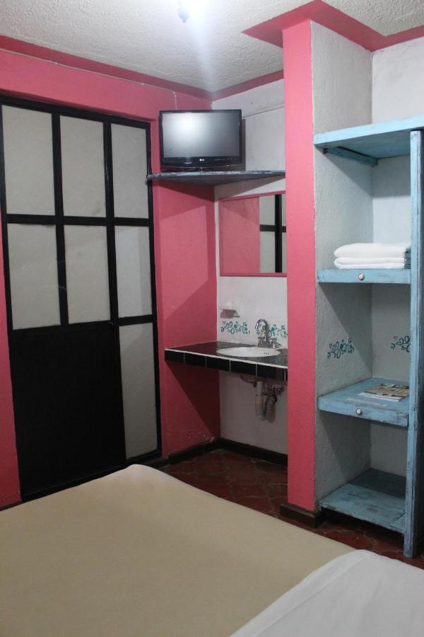 Hotel Posada Chamacuero Comonfort ภายนอก รูปภาพ