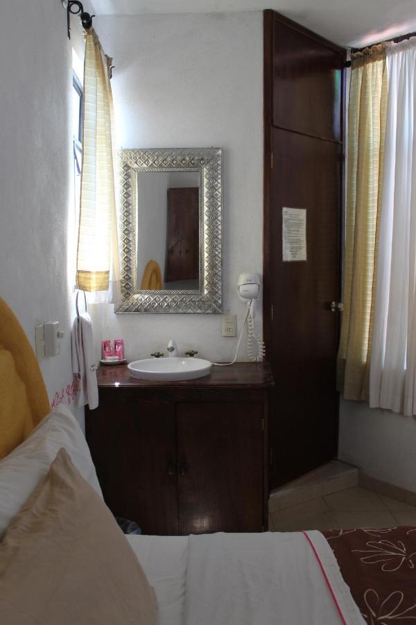 Hotel Posada Chamacuero Comonfort ภายนอก รูปภาพ