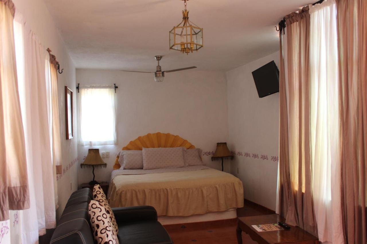 Hotel Posada Chamacuero Comonfort ภายนอก รูปภาพ