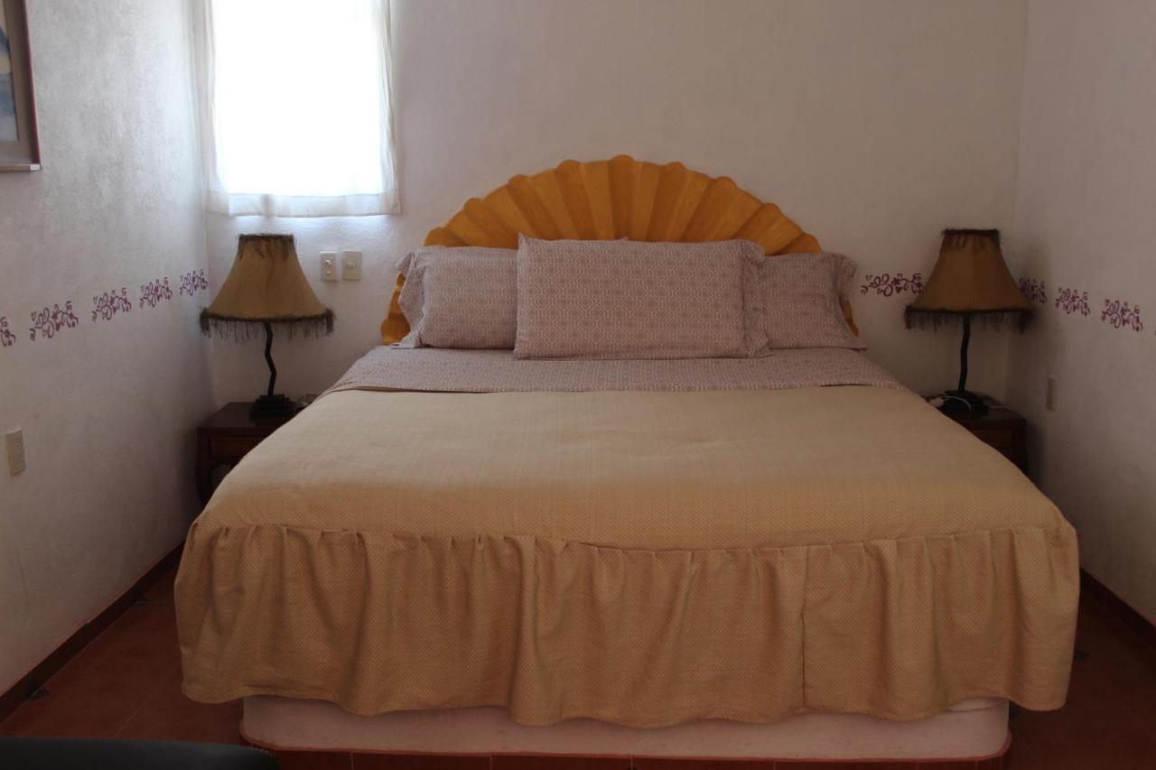 Hotel Posada Chamacuero Comonfort ภายนอก รูปภาพ