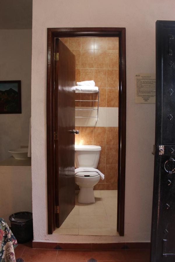 Hotel Posada Chamacuero Comonfort ภายนอก รูปภาพ