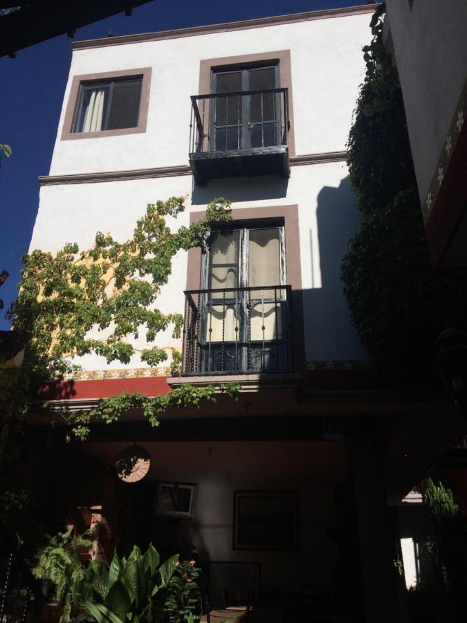 Hotel Posada Chamacuero Comonfort ภายนอก รูปภาพ